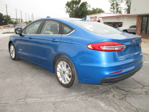 Used 2019 Ford Fusion SE image 3