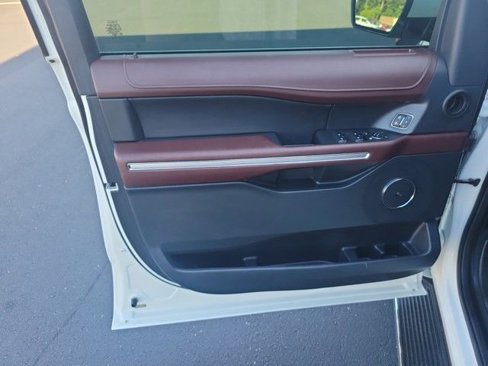Used 2022 Ford Expedition Max Limited image 13
