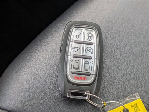 Used 2024 Chrysler Pacifica Touring-L image 33