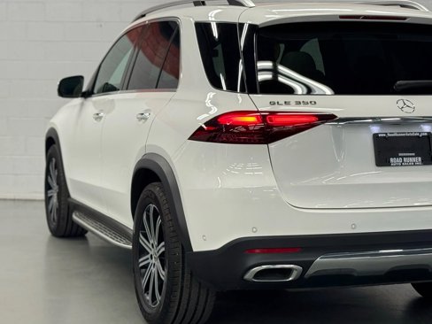 Used 2024 Mercedes-Benz GLE 350 4MATIC image 4
