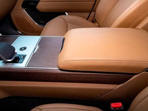New 2025 Land Rover Range Rover SE image 30