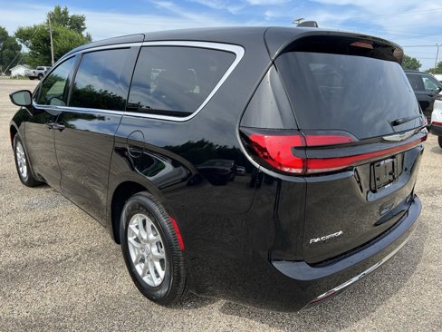 New 2026 Chrysler Pacifica Select image 3
