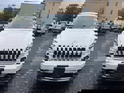 Used 2017 Jeep Cherokee Limited image 2