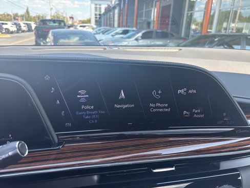 Used 2024 Cadillac Escalade ESV Premium Luxury image 16