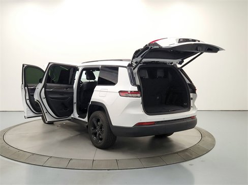 Used 2025 Jeep Grand Cherokee L Limited w/ Luxury Tech Group II image 14