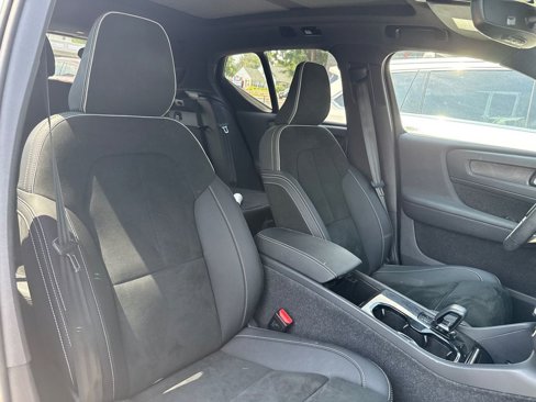 Used 2023 Volvo XC40 Recharge Plus image 5