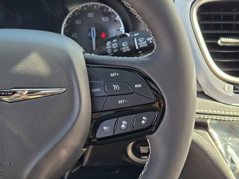 New 2026 Chrysler Pacifica Limited image 29