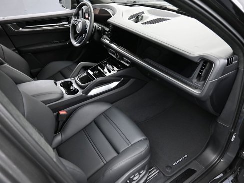 New 2025 Porsche Cayenne Turbo image 35
