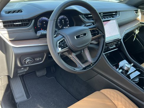 New 2025 Jeep Grand Cherokee Summit image 18