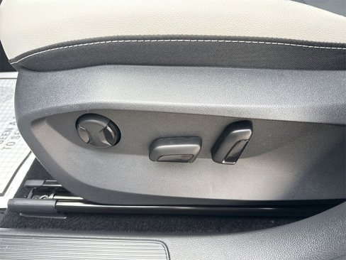 New 2025 Volkswagen Taos SE image 10