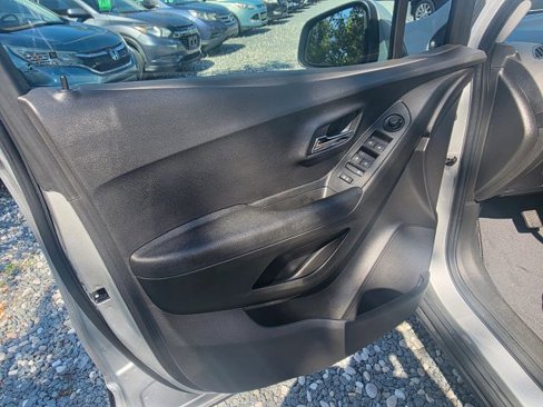 Used 2019 Chevrolet Trax LS image 11