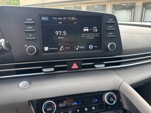 Used 2025 Hyundai Elantra Sport image 27