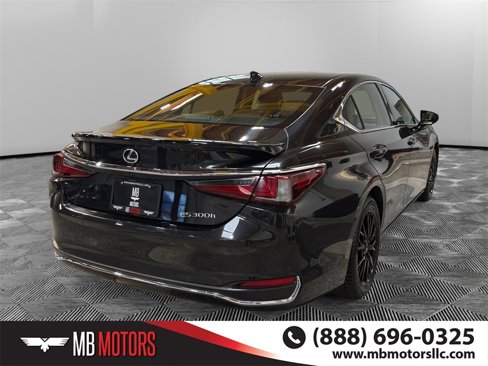 Used 2024 Lexus ES 300h image 3