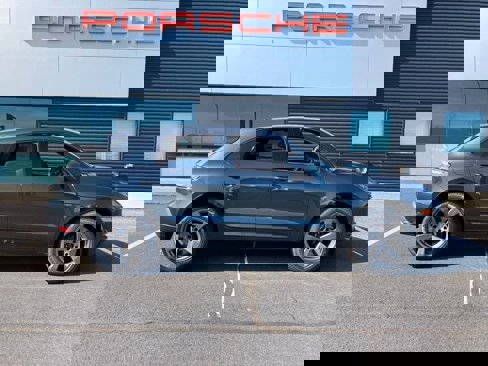 Certified 2025 Porsche Macan image 8