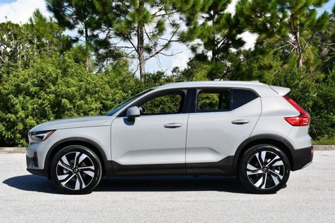 Used 2024 Volvo XC40 B5 Plus image 3