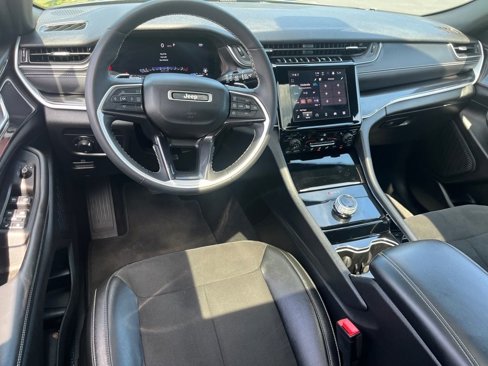 Used 2023 Jeep Grand Cherokee Altitude image 8