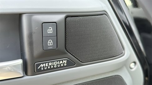 New 2025 Land Rover Defender 110 X-Dynamic SE image 10