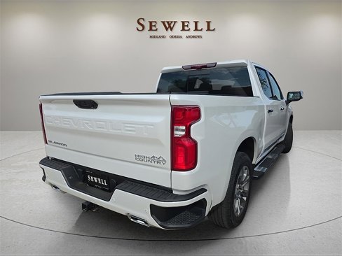 Used 2025 Chevrolet Silverado 1500 High Country w/ Technology Package image 3