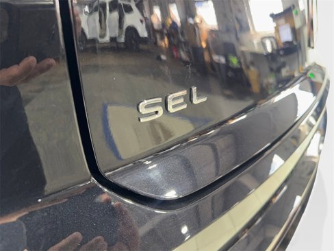 Used 2025 Volkswagen Atlas Cross Sport SEL Premium R-Line image 23