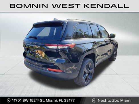 Used 2025 Jeep Grand Cherokee Limited w/ Black Appearance Package image 5
