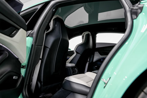 Used 2022 Porsche Taycan 4S image 35