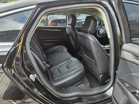 Used 2020 Ford Fusion Titanium image 11