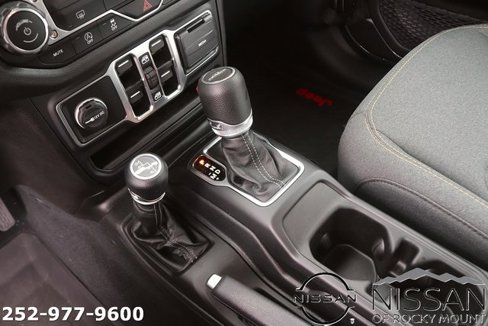 Used 2025 Jeep Gladiator Sport image 18