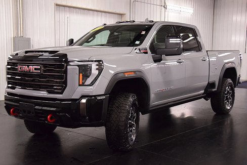 Used 2024 GMC Sierra 2500 AT4X image 3