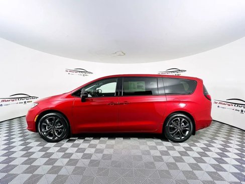New 2026 Chrysler Pacifica Select image 5