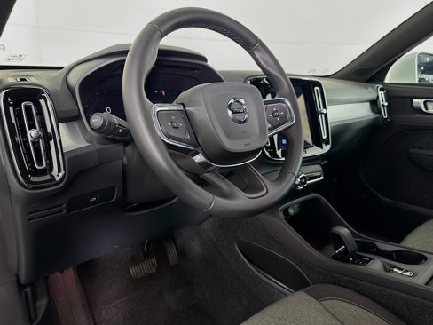 Used 2025 Volvo XC40 B5 Core image 22