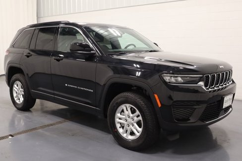 New 2025 Jeep Grand Cherokee Laredo image 2
