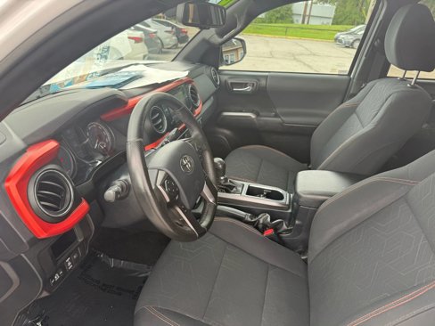 Used 2019 Toyota Tacoma TRD Sport image 14