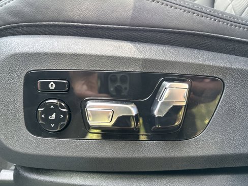 New 2026 BMW X7 xDrive40i w/ Premium Package image 16
