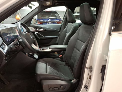 Used 2025 BMW X1 xDrive28i w/ Technology Package image 11