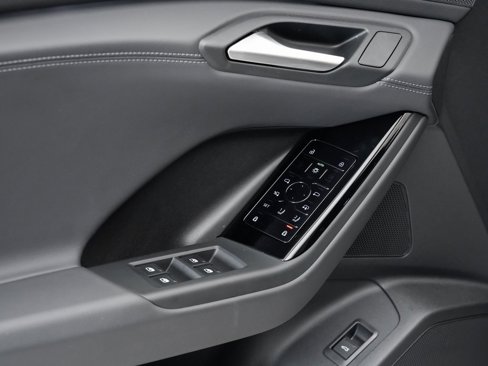 Certified 2025 Audi Q6 e-tron Premium w/ Convenience Package image 8
