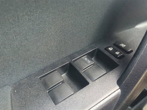 Used 2015 Toyota Corolla LE image 19