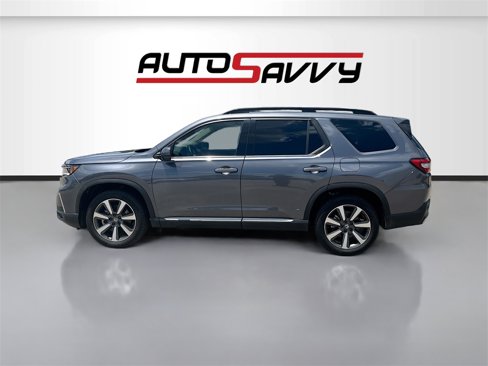 Used 2025 Honda Pilot Touring image 4