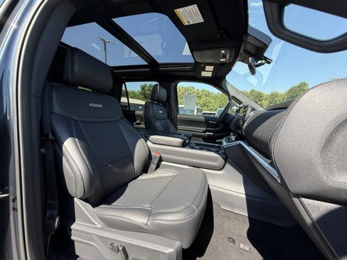 New 2025 Ford Expedition Platinum image 31