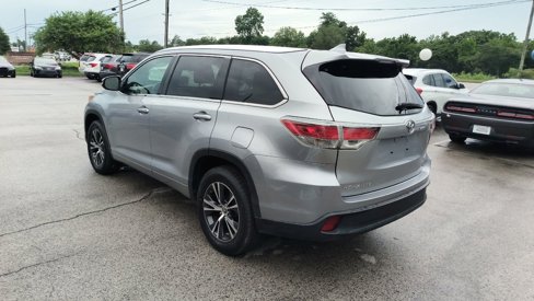 Used 2016 Toyota Highlander XLE image 3
