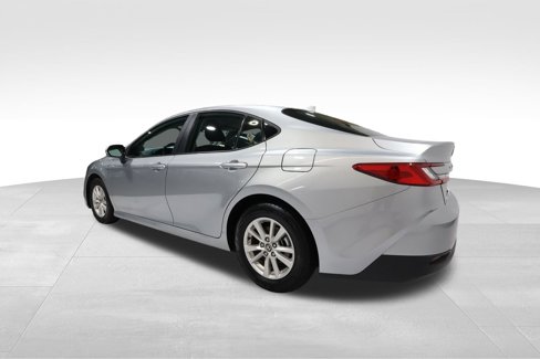 Used 2025 Toyota Camry LE image 2