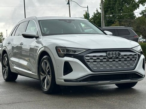 Used 2024 Audi Q8 e-tron Premium Plus w/ Premium Plus Package image 14