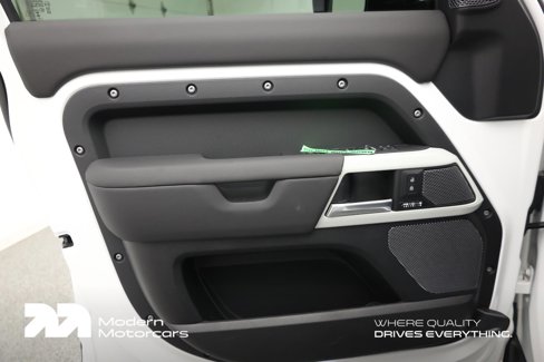 Used 2024 Land Rover Defender 110 X-Dynamic SE image 16