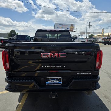 Used 2022 GMC Sierra 3500 Denali w/ Denali Black Diamond Edition image 4