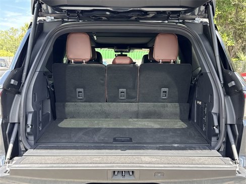 New 2025 Lincoln Navigator Reserve image 9