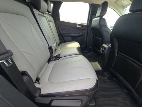 Used 2025 Ford Escape Platinum w/ Premium Technology Package image 16