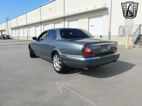 Used 2004 Jaguar XJ8 image 9
