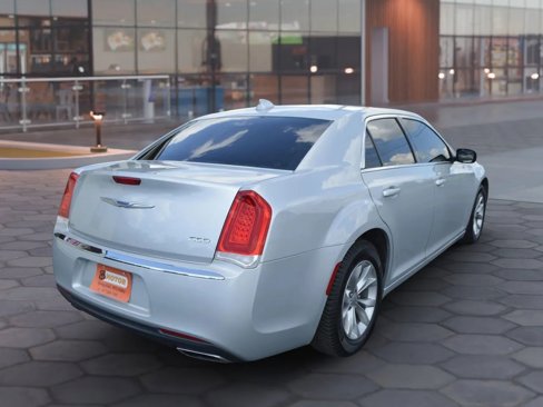 Used 2019 Chrysler 300 Touring image 6