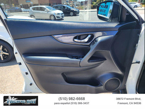 Used 2019 Nissan Rogue SV image 16