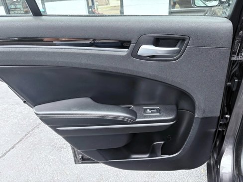 Used 2019 Chrysler 300 S image 13