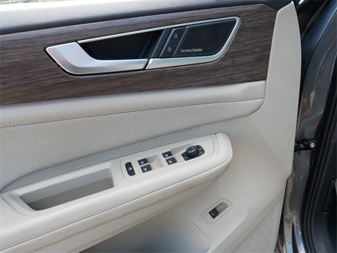 Certified 2024 Volkswagen Atlas SEL Premium R-Line image 15